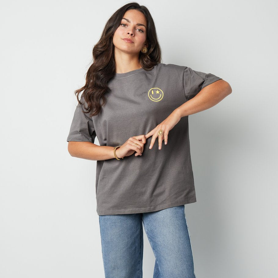oversized-shirt-smile-grijs-3