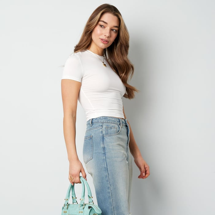 Basic-wit-shirt-musthave-2