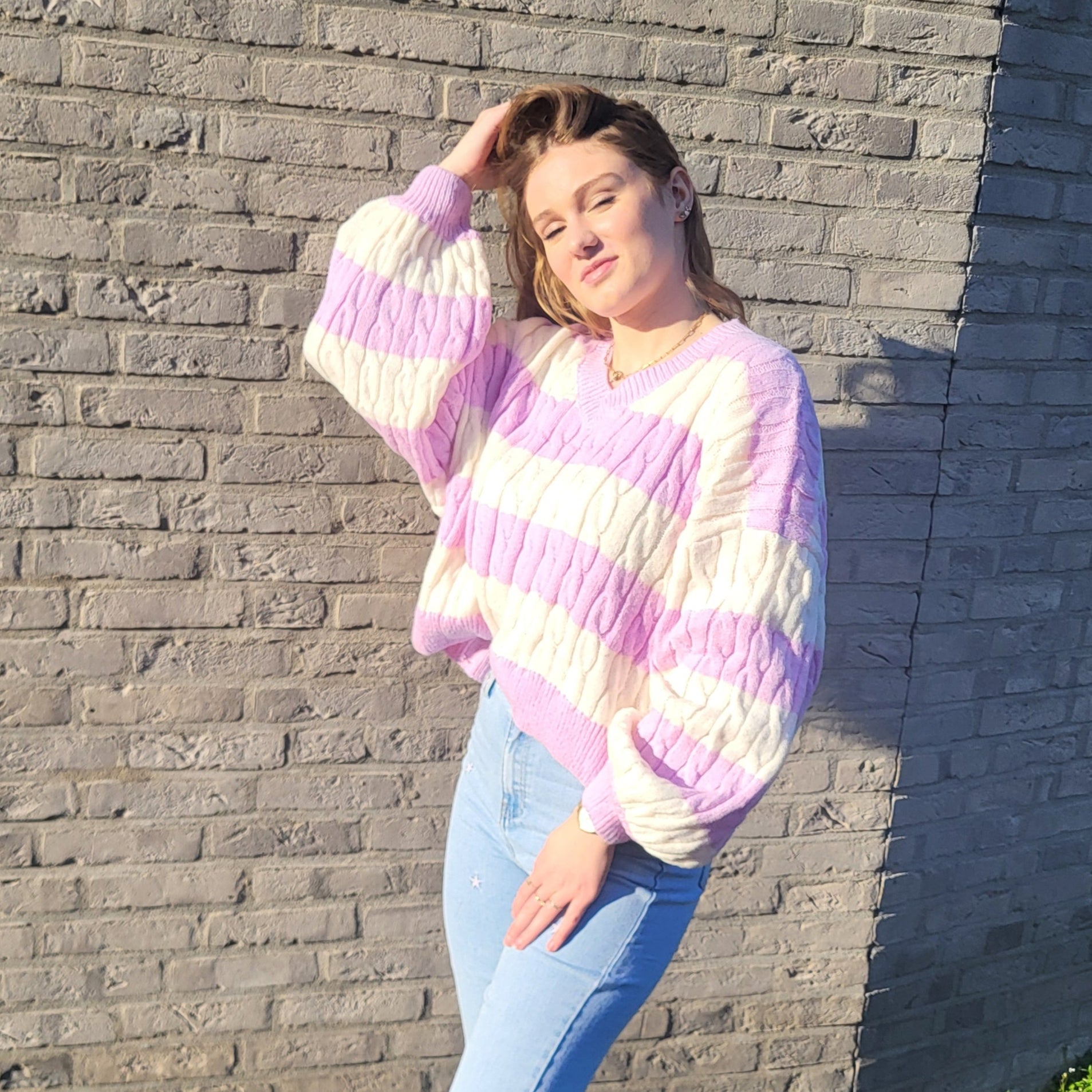 Oversized-sweater-paars-en-wit